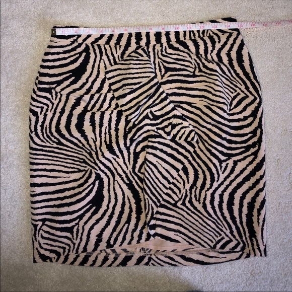 NWT! High waisted skirt - Picture 7 of 8